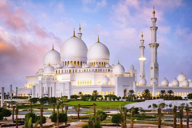 a beautiful view of Jumeriah mosque dubai